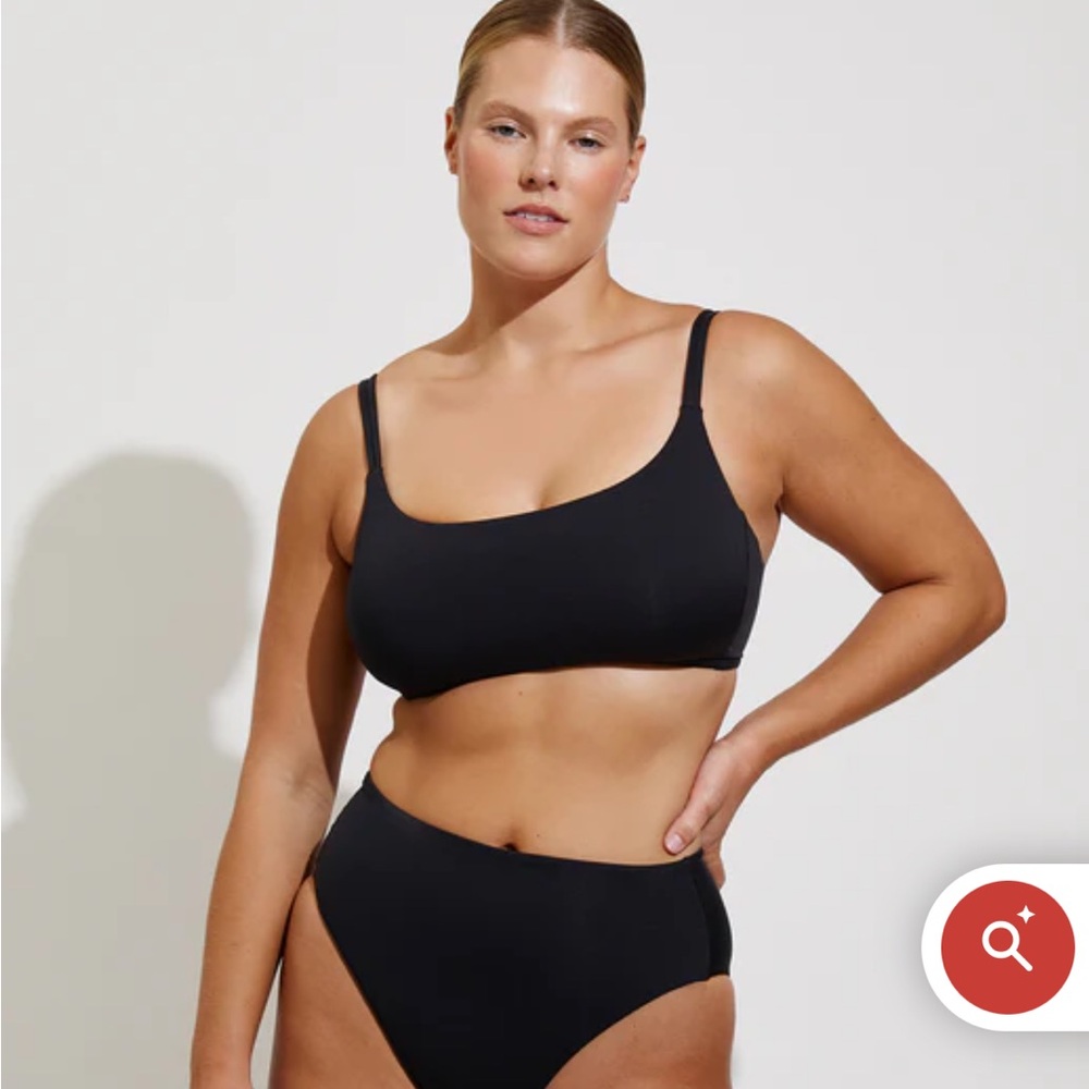 Left On Friday Black Pool Days D+ Swim Top - Picture 5 of 8